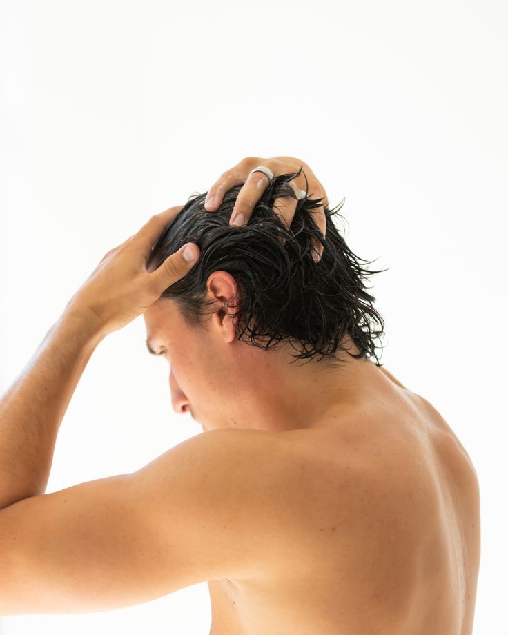 Capelli Grassi: Cause, Rimedi e Consigli